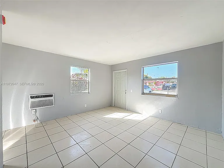2408 NW 8th St — Photo 6