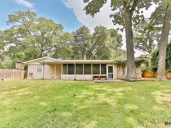 2nd image of 2936 Tanglewood Dr
