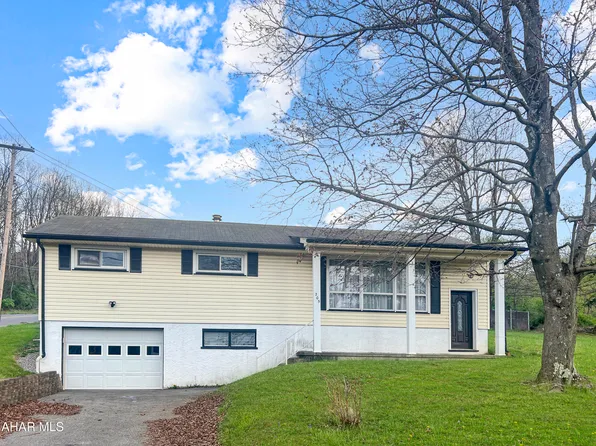 215 Dale Cir, Altoona, PA 16601