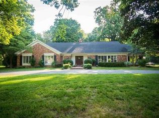 1330 Forest Hills Dr, Vincennes, IN 47591