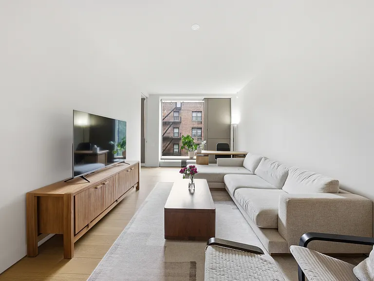 251 W 14th St #5C — Photo 5