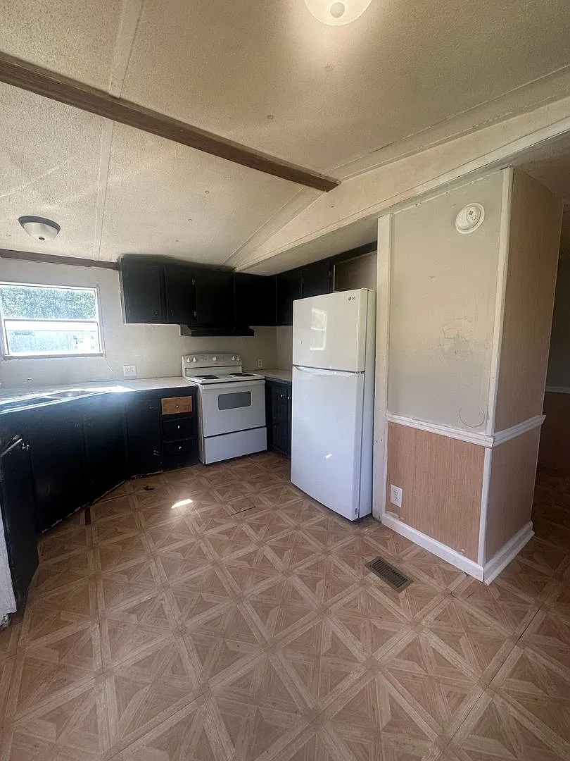 Apply Now! Rent this 2 Bedroom 2 Bathroom Home in Aiken! — Photo 2
