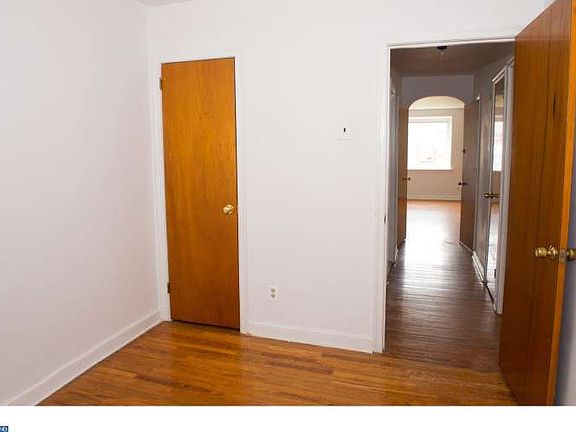 3rd image of 2225 Glenview St