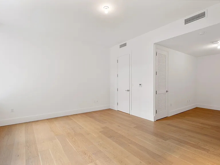 22-18 Jackson Ave #303 — Photo 8