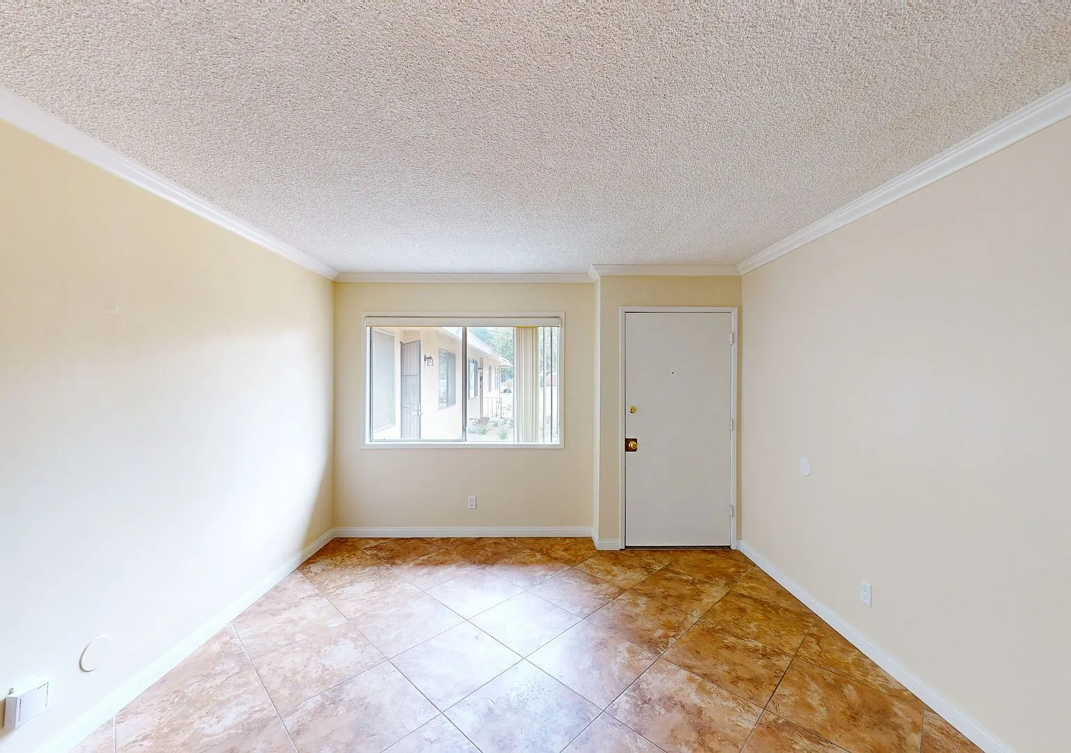 205obe — Photo 3