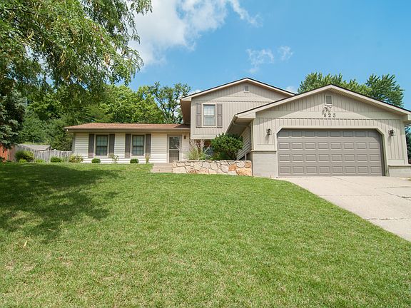 3rd image of 823 Merry John Dr