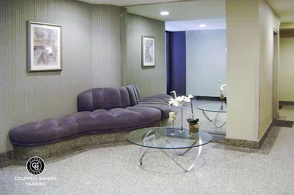 Rented by Coldwell Banker Warburg | media 7