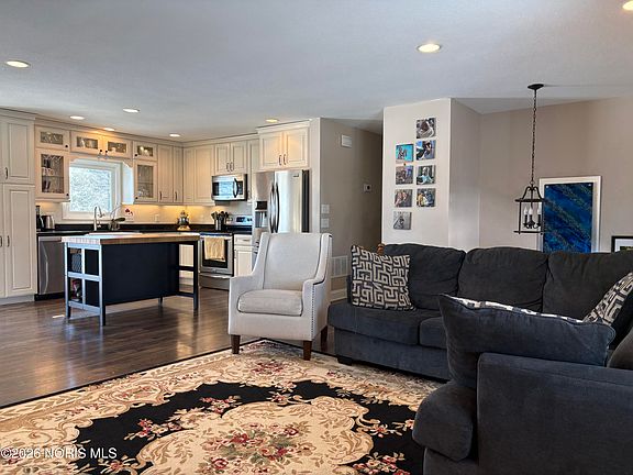 4th image of 541 Mallard Rd