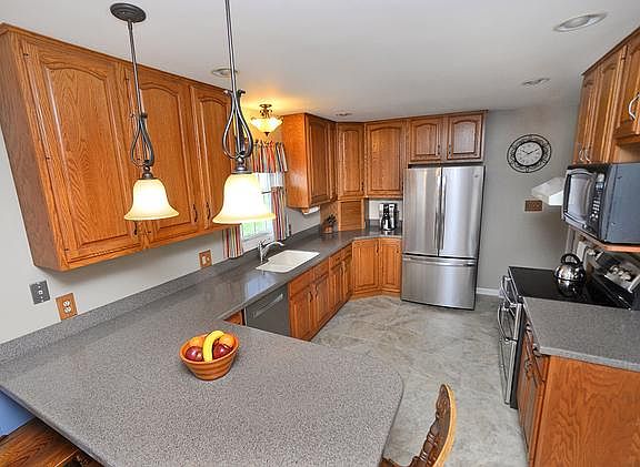 3rd image of 1 Oaklane Dr