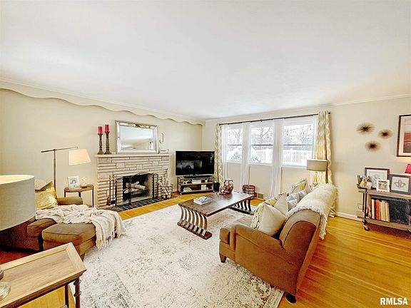5th image of 525 W Florence Ave