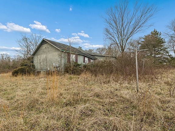 3rd image of 1187 Lawrence Rd