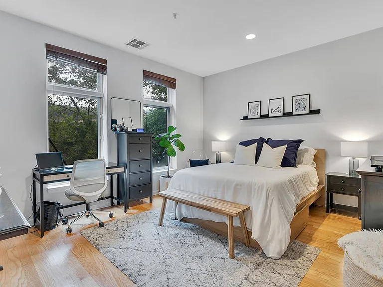 1300 Grand St #201 — Photo 11