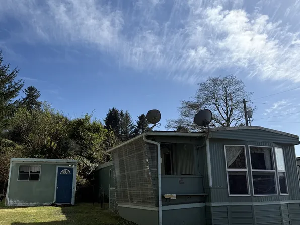 105 Beach Blvd #9, Winchester Bay, OR 97467