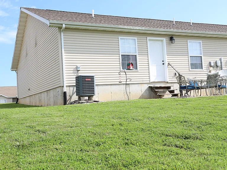 131 Edna St #B — Photo 2