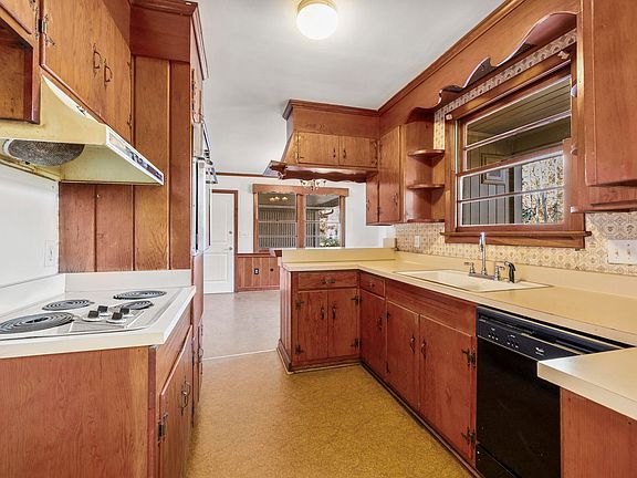 5th image of 310 Cardinal Dr