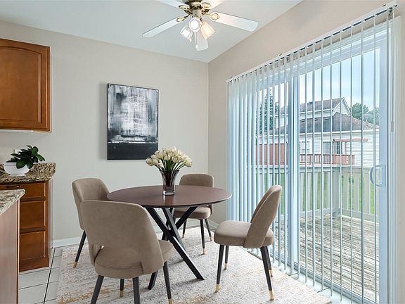 4th image of 1092 S Parkside Dr Unit 1092