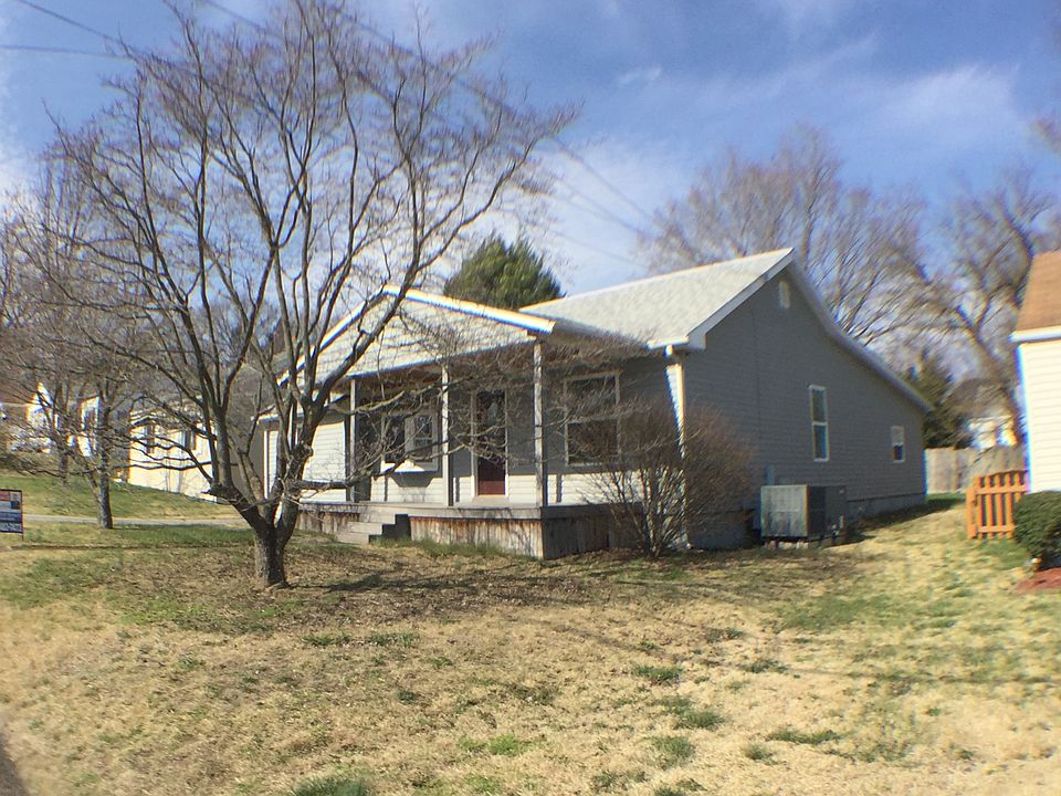 2nd image of 1323 41st St
