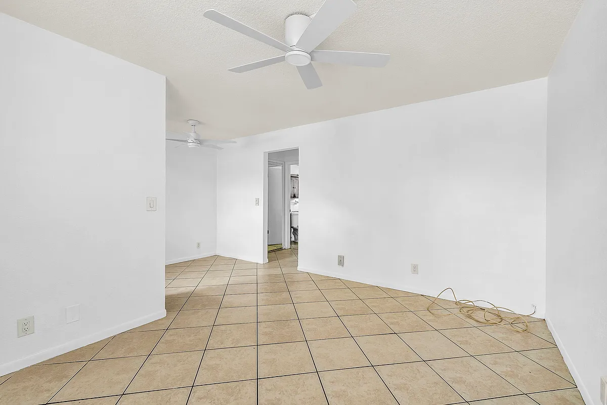 Building Photo - 616 Lucerne Ave #4