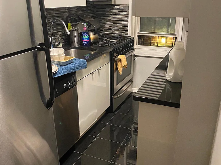 350 E 30th St #1Z — Photo 9