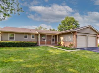 510 Magnolia Ln, Elk Grove Village, IL 60007
