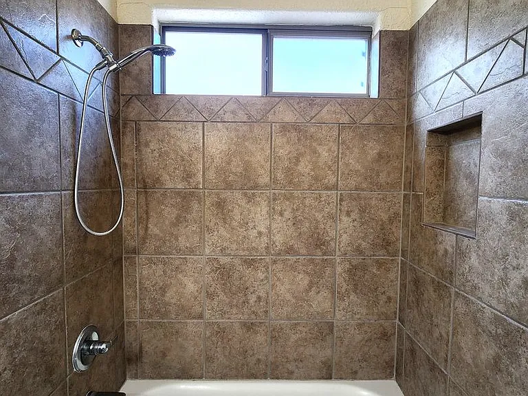 2409 Cortina Mnr — Photo 29