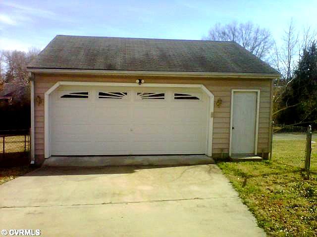 Oversized 2 car Garage