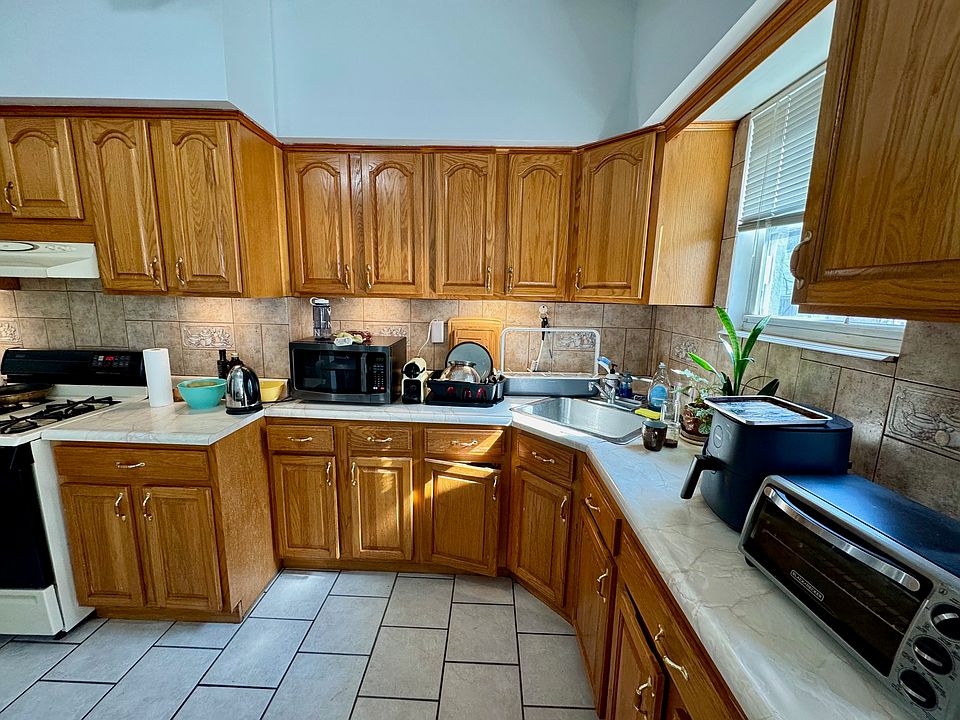 1st image of 25-31 21st St #1