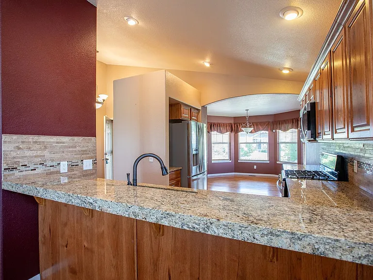 1076 Fairfield Ave — Photo 15