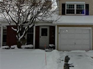 90 Old Pine Ln, Rochester, NY 14615