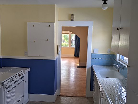 5th image of 30 Dutton Ave