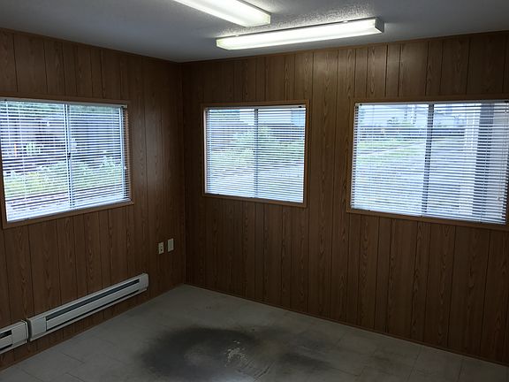 5th image of 575 Veterans Dr