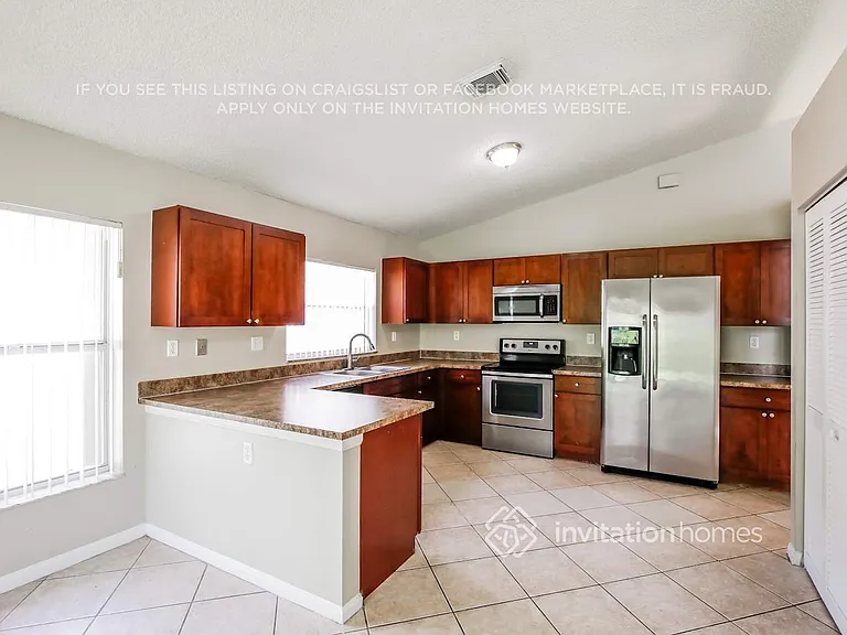 16594 NW 7th St — Photo 5