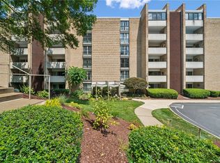 53 Highland Rd #403-404, Bethel Park, PA 15102