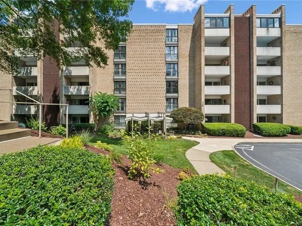 53 Highland Rd #403-404, Bethel Park, PA 15102