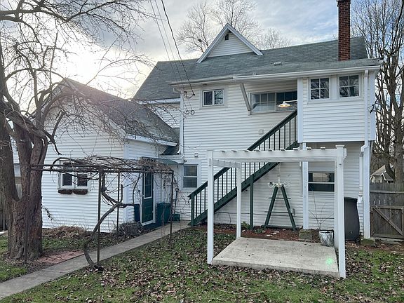 4th image of 704 S Walnut St