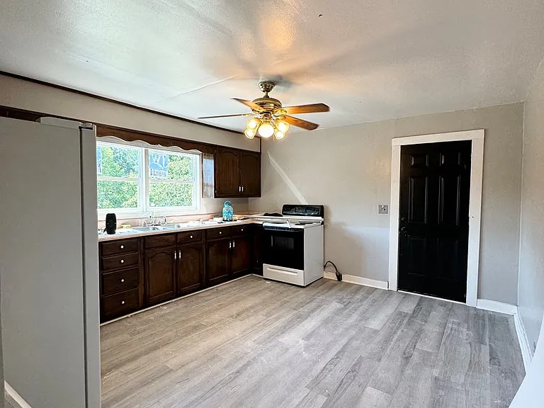 2377 S Riverbend Rd — Photo 5