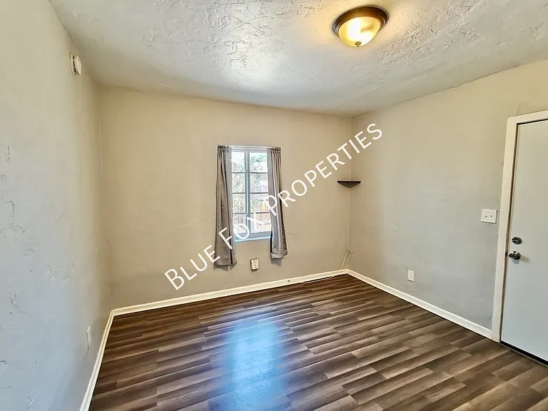 4124 E 1st St — Photo 15