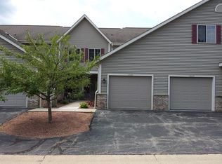 2049 Pine Ridge Ct, Grafton, WI 53024