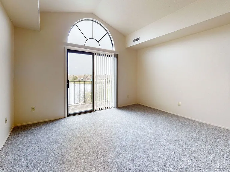 Oak Shores Apartments — Photo 77