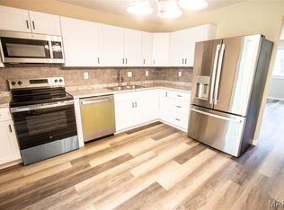 220 Suppiger Ln APT 118, Highland, IL 62249