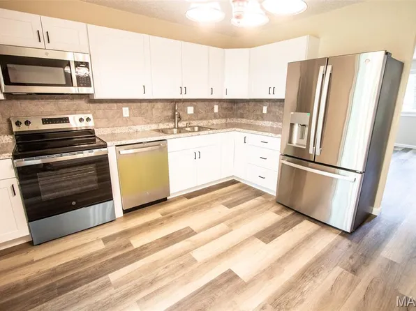220 Suppiger Ln APT 118, Highland, IL 62249