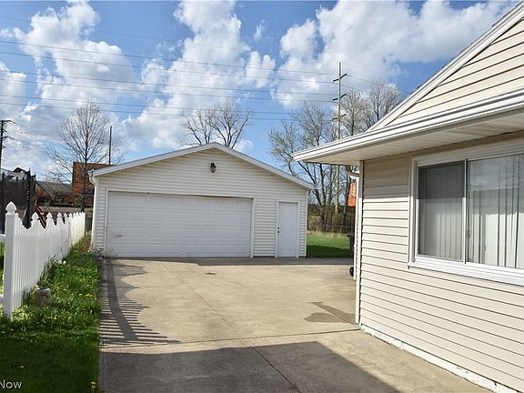3rd image of 6208 Sylvia Dr