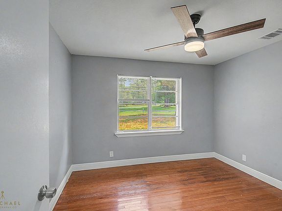 5th image of 908 Deer Park Rd