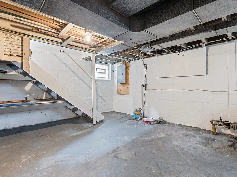 746 Loretta St — Photo 26