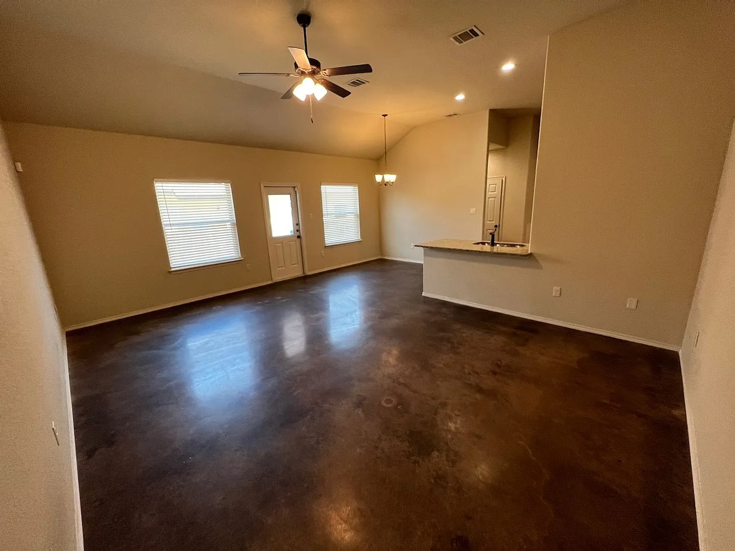 Beautiful Luxury Duplex in NBTX! — Photo 4