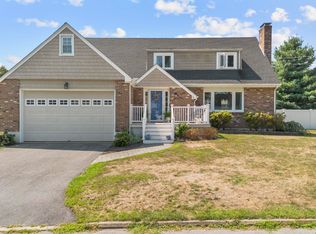 9 8th Ave, Waterford, CT 06385