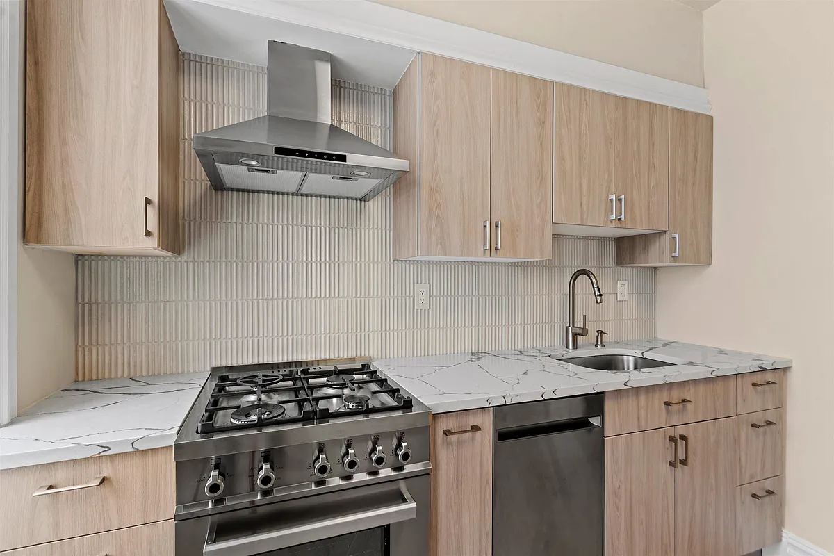Photo 2 of 14 - 630 Palisade Ave #2 - Jersey City, NJ Building Photo - 630 Palisade Ave #2