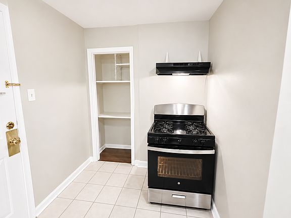 2nd image of 581 N 5th St APT 1R