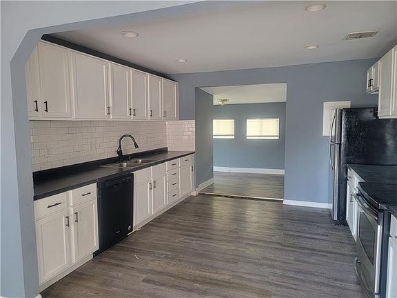 3rd image of 3824 Brentwood Ct