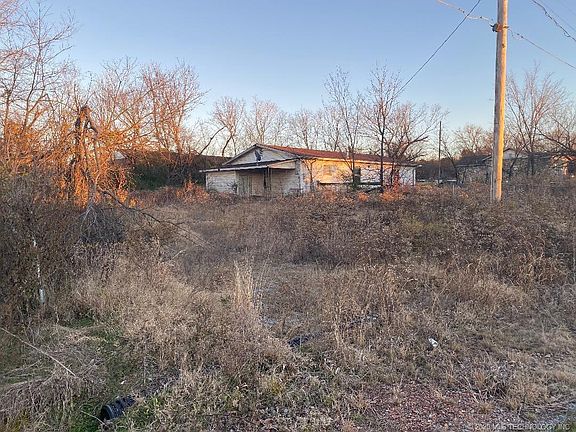 4th image of 301 N 1st St